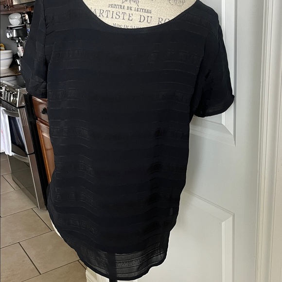 Ann Taylor Tops - EUC Ann Taylor, black large striped short sleeve T-shirt, size small